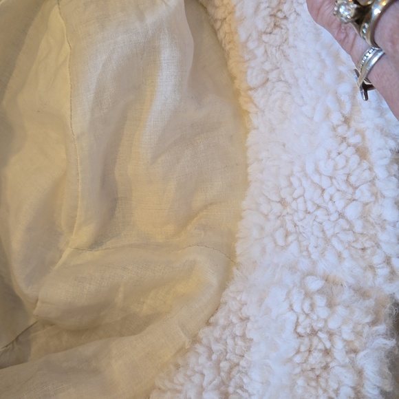 Abercrombie & Fitch Creamy White Fuzzy Bucket Hat - Picture 5 of 7